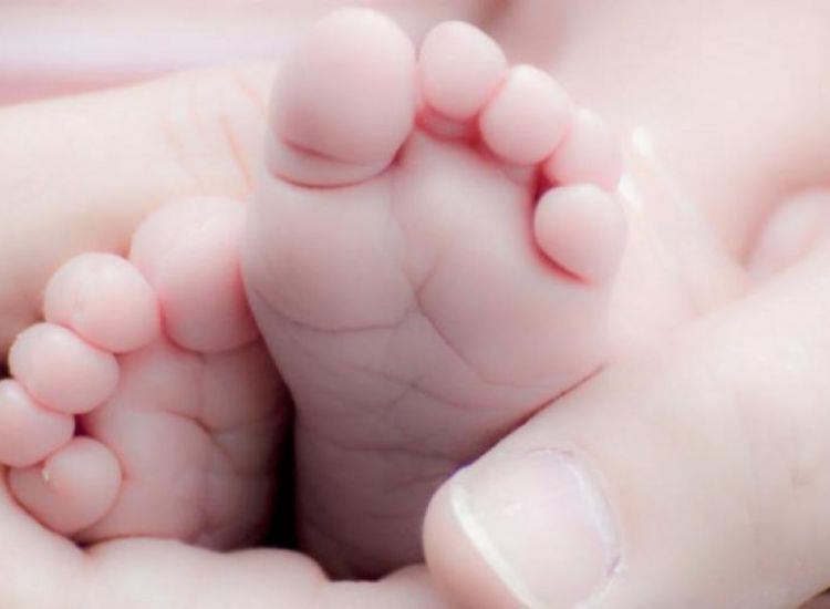 Για πρώτη φορά γεννήθηκε μωρό με αντισώματα κορωνοϊού
