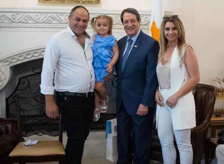 Η μικρή Μαρία μετά την «καραμπίνα» επισκέφθηκε τον κύριο Νίκαρο στο Προεδρικό