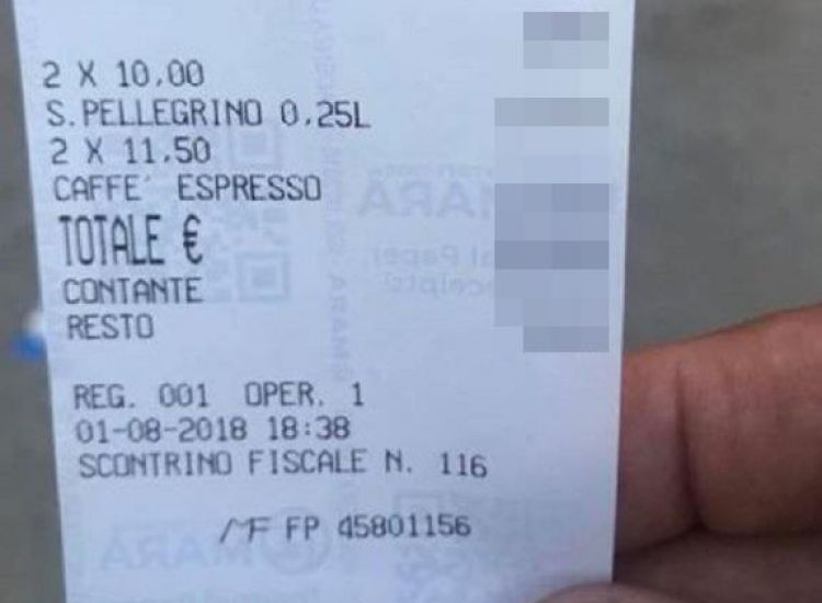 Το απίστευτο ποσό που πλήρωσαν τουρίστες για δύο καφέδες και δύο νερά στην Ιταλία