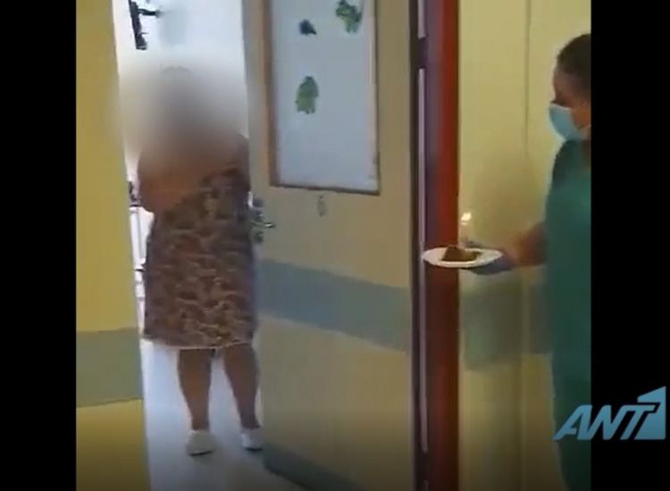 Νοσοκομείο Αμμοχώστου: Έκαναν έκπληξη σε ασθενή για τα γενέθλια της [ΒΙΝΤΕΟ]