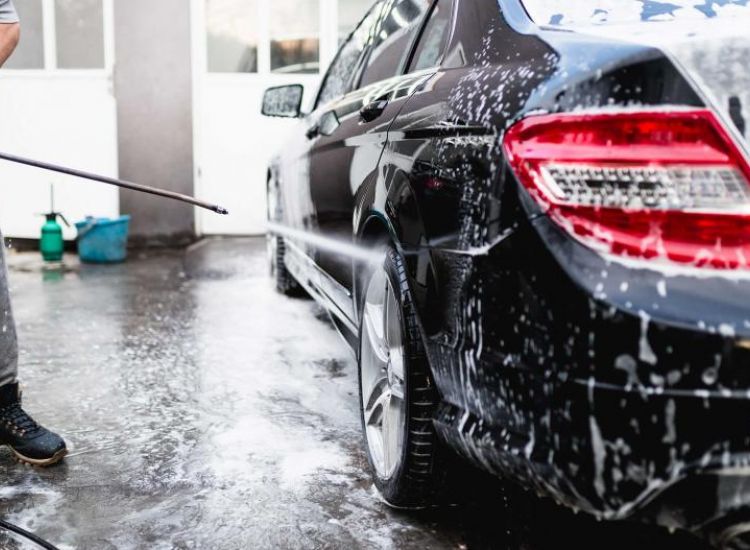 Aπαγορεύεται το εσωτερικό πλύσιμο αυτοκινήτων στα car wash