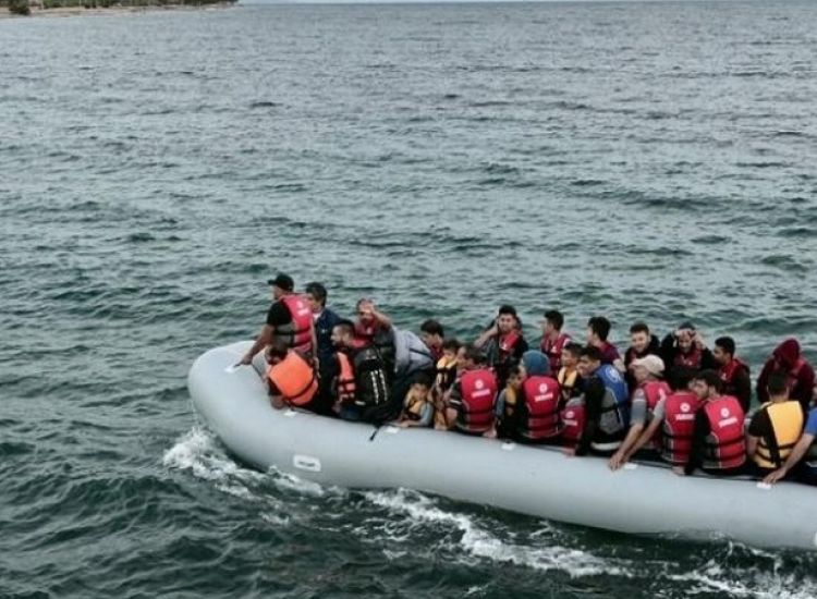 Αγία Νάπα: Τρεις μετανάστες εντοπίστηκαν σε βάρκα που προσάραξε πίσω από ξενοδοχείο