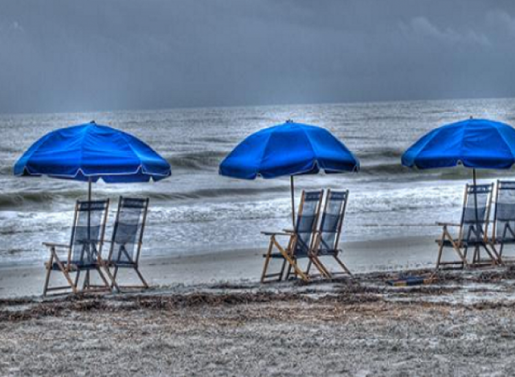 Αυγουστιάτικη βροχή υπόσχεται ο καιρός για σήμερα χωρίς να… αποκλείει την παραλία!
