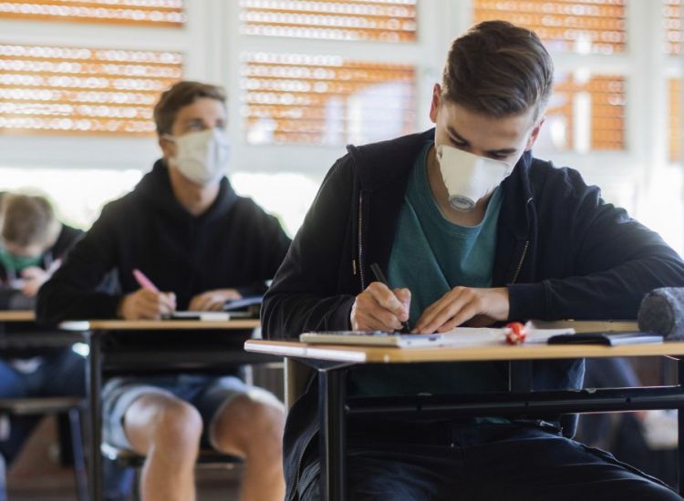 Έναρξη σχολικής χρονιάς: Τα σενάρια και η χρήση μάσκας