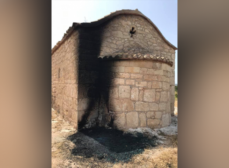 Έκαψαν το εξωκλήσι της Αγίας Σολομωνής στην κατεχόμενη Κώμα του Γιαλού (ΦΩΤΟ)