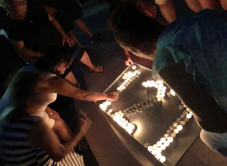 Παραλίμνι: Άναμμα κεριών στη μνήμη των θυμάτων της "Ήλιος"
