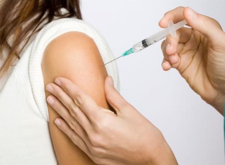 Πέραν των 200 προσωπικών γιατρών θα εμβολιάζουν τους άνω των 30