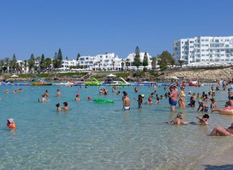 Φθηνές διακοπές στην Κύπρο το επόμενο τρίμηνο