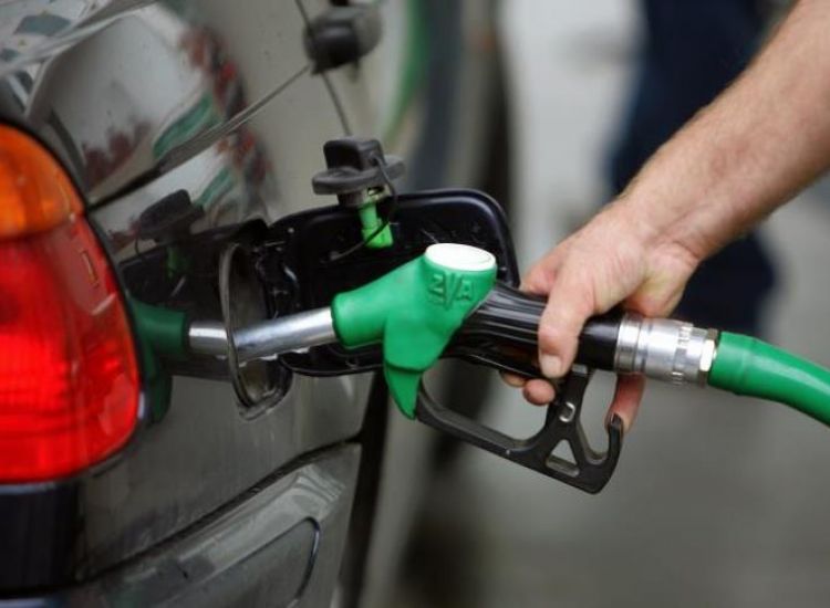 Καύσιμα: Πόσα πλήρωσαν οι καταναλωτές μετά τις αυξήσεις