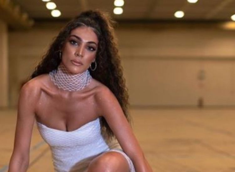 Ήβη Αδάμου: Καληνύχτισε φορώντας το μπουρνούζι της η Κύπρια τραγουδίστρια – ΦΩΤΟΓΡΑΦΙΑ