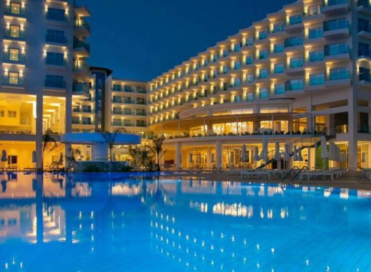 Έντονες πιέσεις για άνοιγμα ξενοδοχείων σε Κύπριους