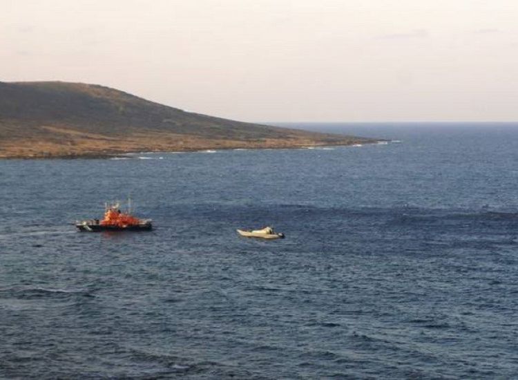 Αμμόχωστος: Σκάφος κατοχικού στρατού ρυμουλκεί Ε/κ αλιευτικό σκάφος