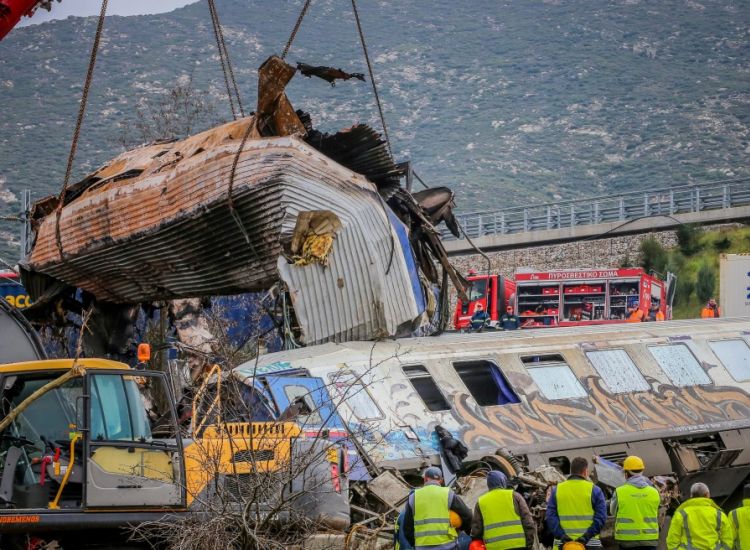 Τραγωδία στα Τέμπη: "Ταυτοποιήθηκαν οι 15 πρώτοι νεκροί"