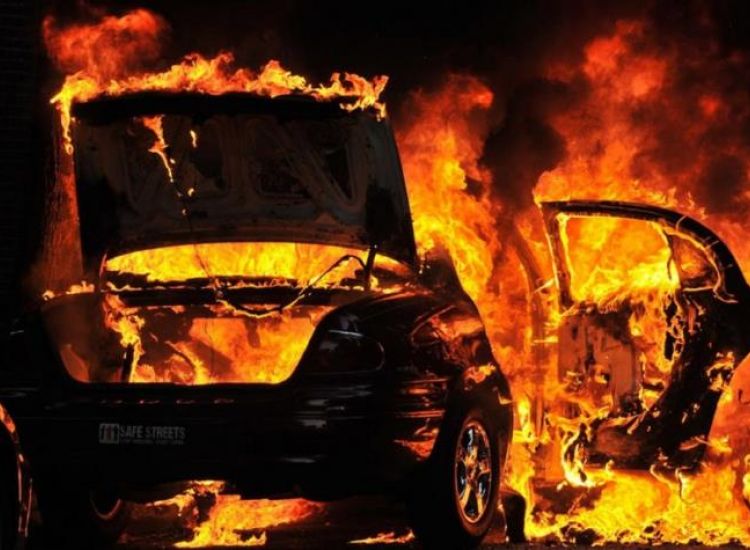 Περνέρα: Έκαψαν  όχημα 47χρονης - Κατέσβεσε μόνη της την πυρκαγιά
