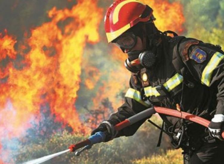 ΕΚΤΑΚΤΟ: Πυρκαγιά στην Ξυλοφάγου - Στη μάχη εναέρια μέσα