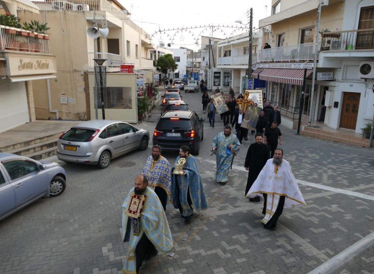 Λιτανεία στους δρόμους του Παραλιμνίου για την εξάλειψη του κορονοϊού