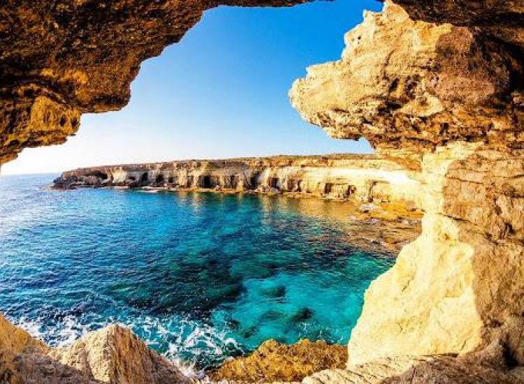 Κύπρος: Αυξήθηκαν ραγδαία οι κρατήσεις των Βρετανών τουριστών
