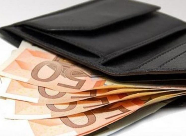 Επ. Αμμοχώστου: Ανήλικοι εντόπισαν πορτοφόλι γεμάτο λεφτά και το παρέδωσαν στην Αστυνομία