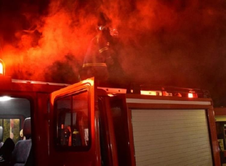 Πρακτορείο στοιχημάτων στις Βρυσούλλες κάηκε ολοσχερώς