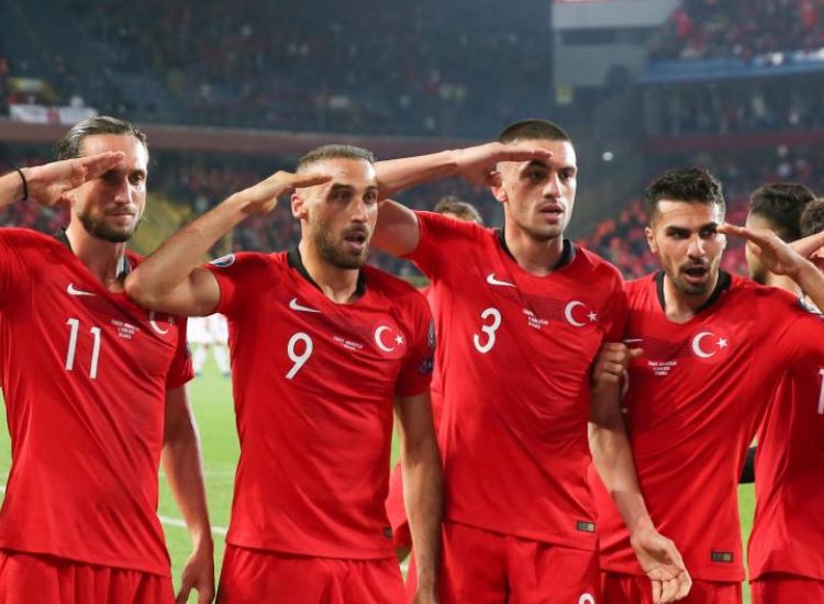 Η UEFA σκέφτεται να τιμωρήσει τη Τουρκία