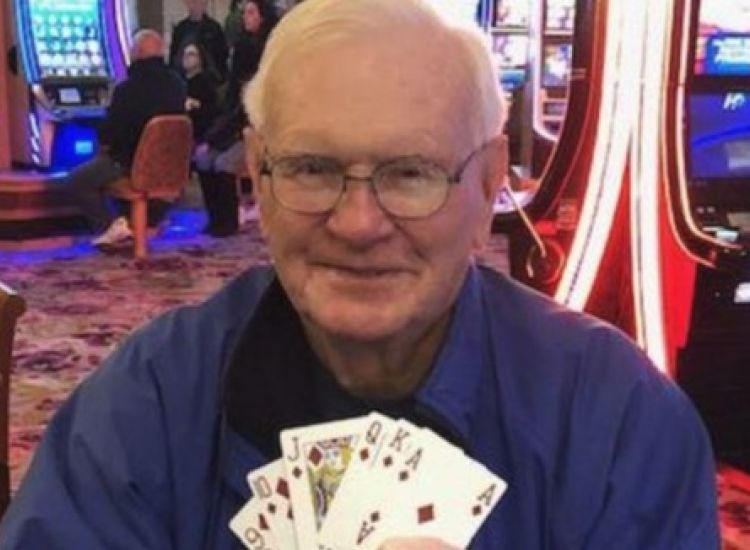 Τα Χριστούγεννα της ζωής του! Η γυναίκα του γλίτωσε από τον καρκίνο και εκείνος κέρδισε 1 εκατ. στο καζίνο!