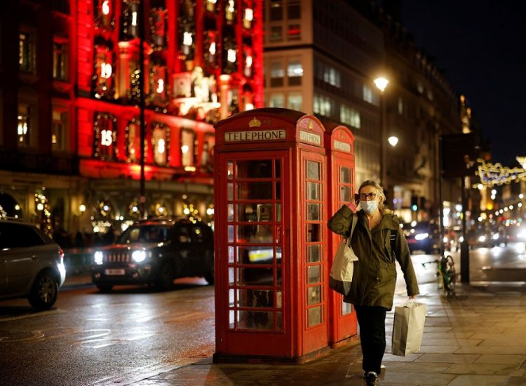 Συνάχι στο Λονδίνο πλέον «μάλλον σημαίνει Covid και όχι κρυολόγημα»