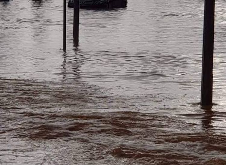 Πνίγηκαν Παραλίμνι και Αγία Νάπα- Αδιάβατοι και πλημμυρισμένοι δρόμοι (φωτογραφίες)