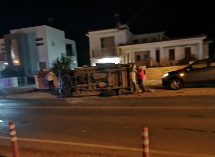 Σοβαρό τροχαίο στο δρόμο Σωτήρας - Παραλιμνίου - Ανατράπηκε αυτοκίνητο