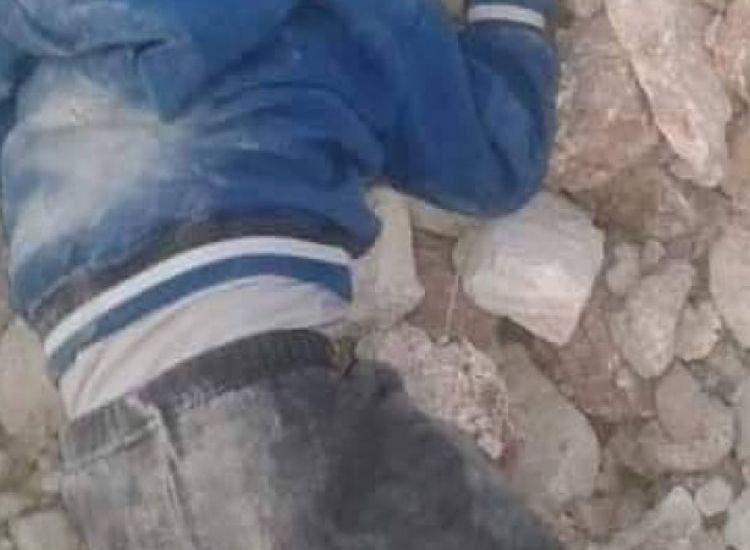 Συρία: Η συγκλονιστική φωτογραφία με το σκοτωμένο 6χρονο που έγινε viral