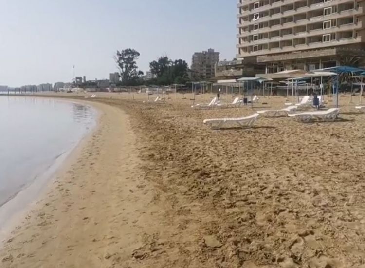 Ο Τάσος πήγε το στην παραλία στην Αμμόχωστο – Τα βίντεο που τράβηξε κρυφά
