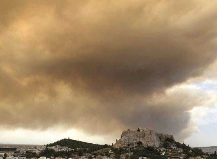 ΣΥΓΚΛΟΝΙΣΤΙΚΟ ΒΙΝΤΕΟ: Η ταχύτητα της φωτιάς που έκαιγε τα σπίτια