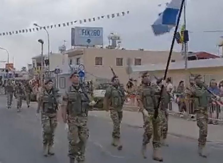 Παραλίμνι: Στρατιώτες παρέλασαν τραγουδώντας το «χώμα που περπάτησα» (video)