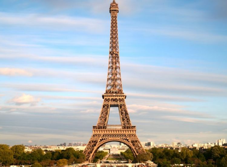 Συναγερμός στο Παρίσι: Εκκενώθηκε ο Πύργος του Άιφελ (ΒΙΝΤΕΟ)