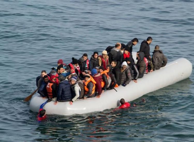 Κάβο Γκρέκο: Αίσιο τέλος για τους μετανάστες - Εννιά παιδιά στο πλοιάριο