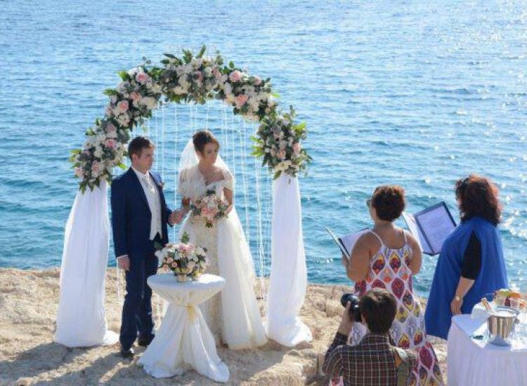 Παραλίμνι - Αγία Νάπα: Δραματική μείωση των πολιτικών γάμων