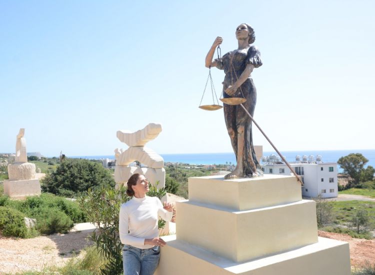Αγία Νάπα: Δύο έργα Κυπρίων Καλλιτεχνών τοποθετήθηκαν στο Πάρκο Γλυπτικής