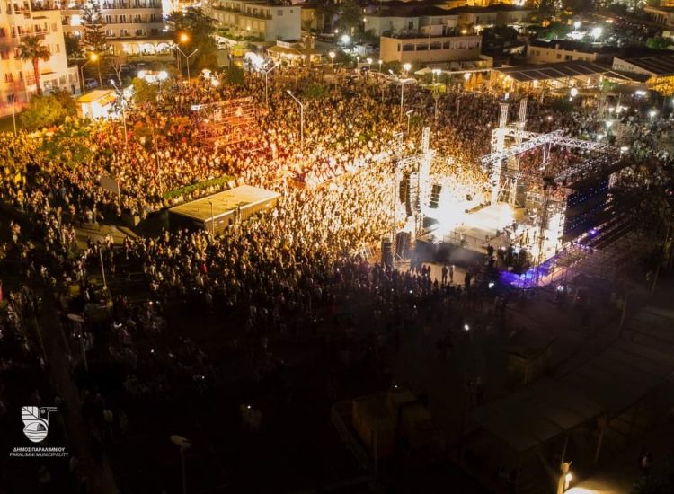 Πρωταράς: Χιλιάδες κόσμου στη συναυλία του Σάκη Ρουβά