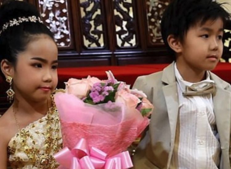 Πάντρεψαν δίδυμα εξάχρονα στην Ταϊλάνδη! Οι γονείς πιστεύουν πως ήταν εραστές σε προηγούμενη ζωή