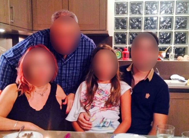 Τραγωδία στο Άργος: Συγκλονίζει η οικογενειακή φωτογραφία με την 11χρονη στην αγκαλιά του αδελφού της