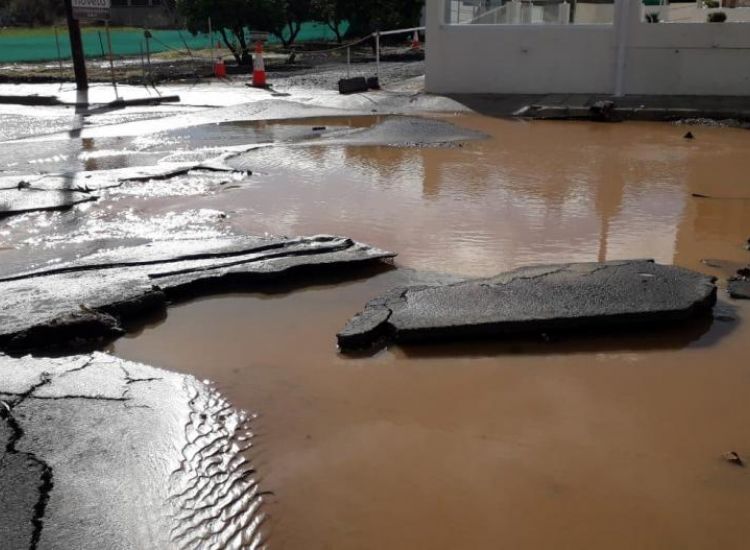 Δρόμοι-Περνέρα: "Μας πρόλαβαν οι βροχές" λέει ο Δήμαρχος