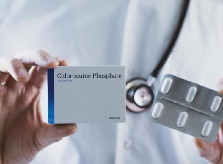 Γιατρός συνταγογράφησε 12 κουτιά χλωροκίνης σε φοβισμένο πολίτη
