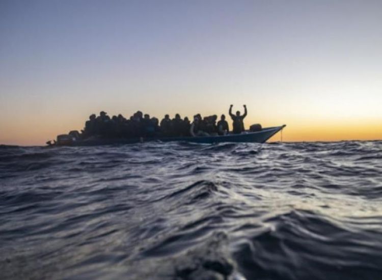Πλοιάριο με 13 μετανάστες εντοπίστηκε στο Κάβο Γκρέκο