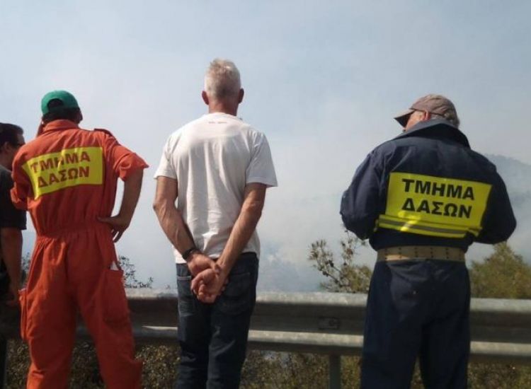 Δύο μέτωπα πυρκαγιάς μαίνονται στις Αρόδες-Υπό πλήρη έλεγχο η φωτιά στη Λάρα