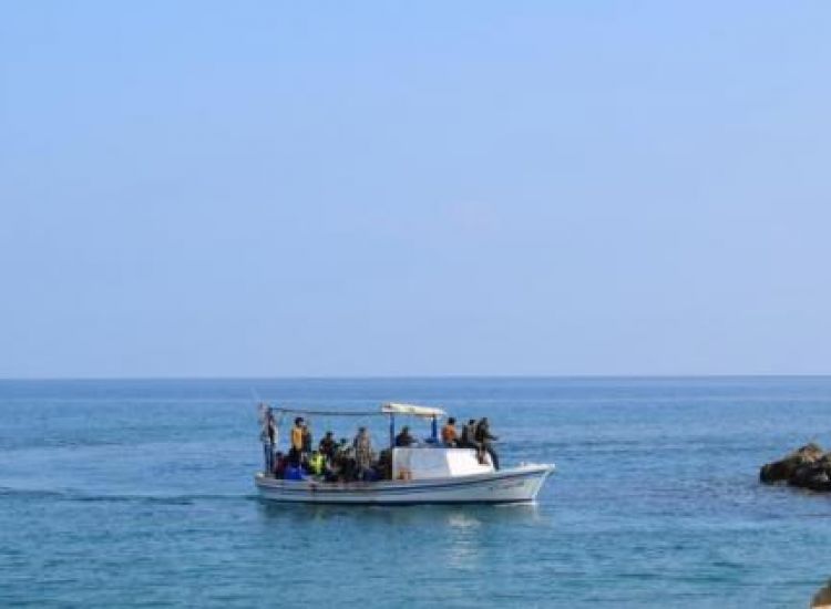 Τρία βρέφη ανάμεσα στους μετανάστες που ήρθαν με βάρκα στην Αμμόχωστο