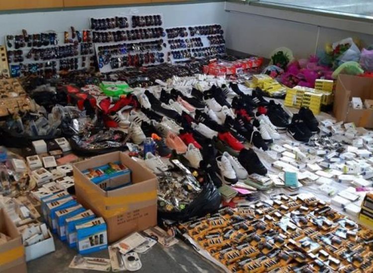 Πρόστιμο δύο χιλιάδων ευρώ στον 35χρονο που πιάστηκε με εκατοντάδες αδασμολόγητα παπούτσια