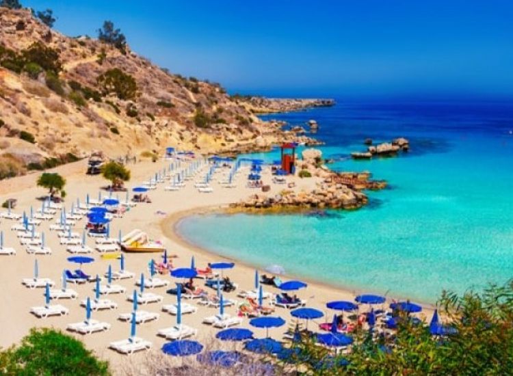 Με ειδικές τιμές για Κύπριους και μέτρα ανοίγουν τα ξενοδοχεία (ΒΙΝΤΕΟ)
