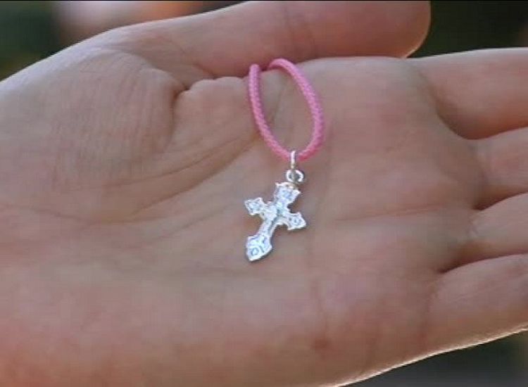«Αφαίρεσαν επιτακτικά σταυρό από 6χρονη σε δημοτικό»