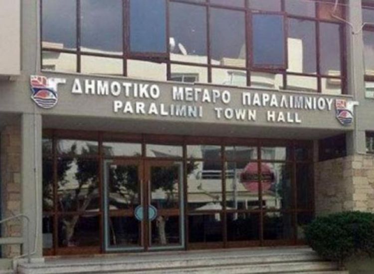 Δήμος Παραλιμνίου: "Όλα νομότυπα" - Διευκρινίσεις για την προκήρυξη προσφορών σε σημεία παραλιών