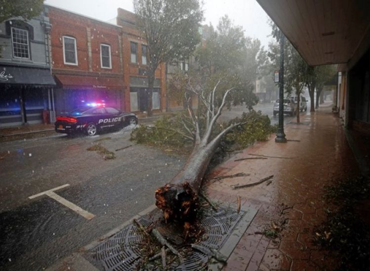 ΒΙΝΤΕΟ: «Σαρώνει» τις ΗΠΑ ο τυφώνας Florence: Πέντε νεκροί, πάνω από 1,5 εκατ. οι εκτοπισμένοι